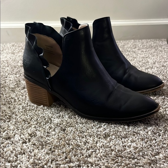 Exe Black Ankle Boots with Chunky Heel and Cut-Out Design size 7.5 - Picture 1 of 7